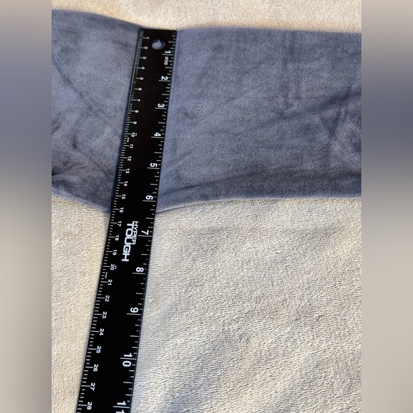 Soma Weekend Gray Velour V-neck Long Sleeve Cozy Pullover Top Size Small - Picture 8 of 10
